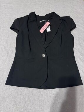 Short-Sleeve Single-Button Black Blazer